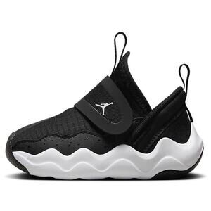 Nike Air Jordan Black + White 23/7 Sneakers 5C